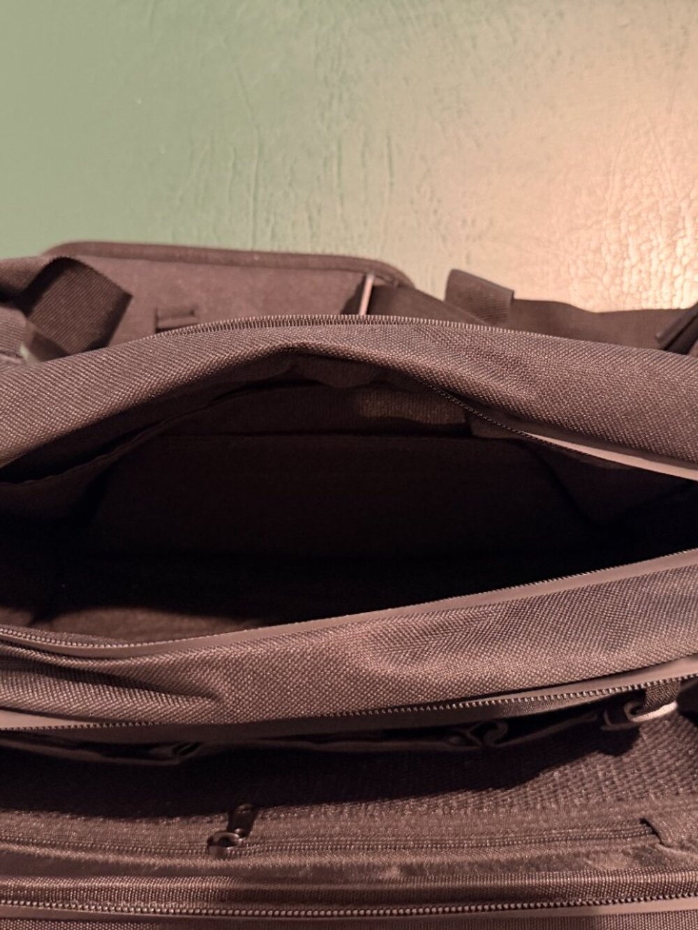 NWOT Comecase Hard Shell Camera Sling Bag DSLR Mirrorless Water Resistant Black - Picture 6 of 13
